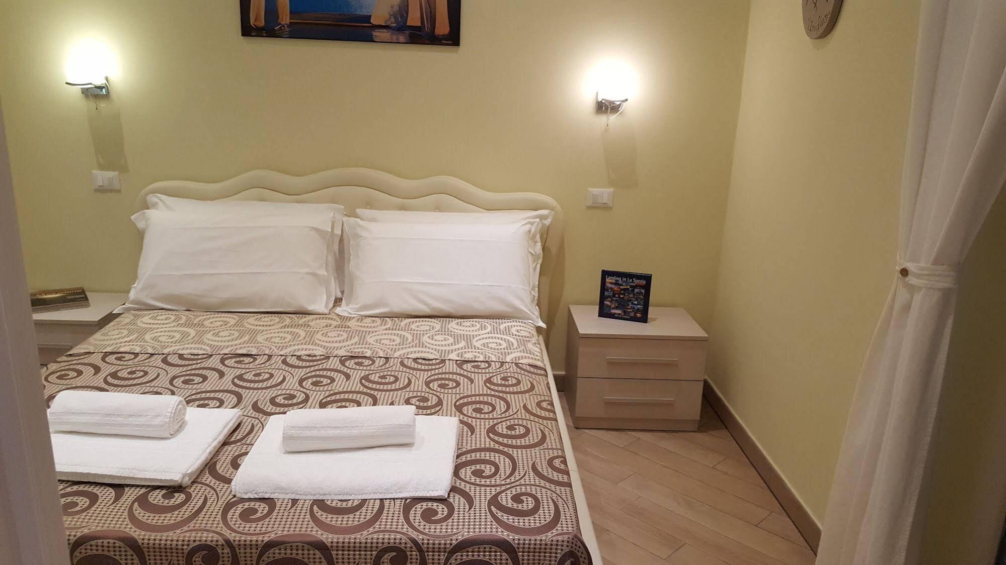 Guest House Le Tre Spezie 斯培西亚 外观 照片